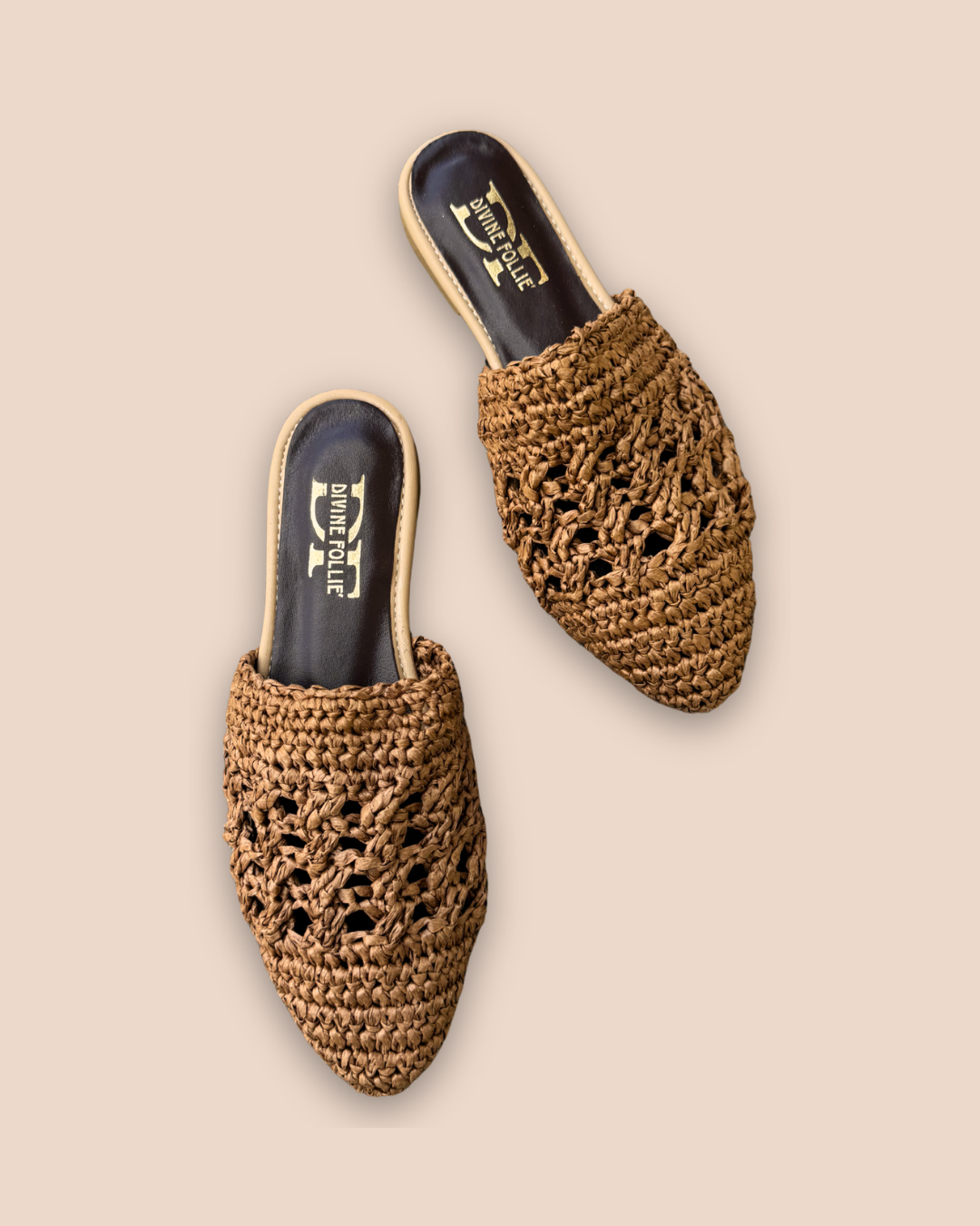 Mules in pelle e rafia intrecciata cuoio